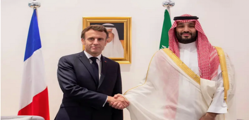 ولي العهد السعودي يلتقي الرئيس الفرنسي على هامش منتدى التعاون الاقتصادي