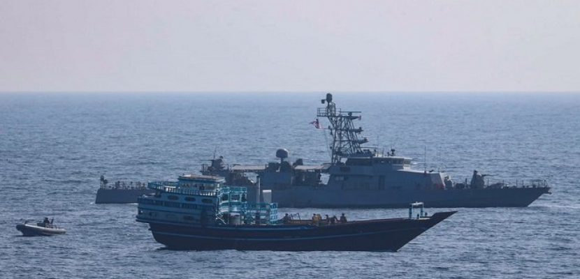 البحرية الأمريكية تعترض سفينة تهرب أسلحة إلى الحوثيين في اليمن