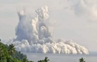 بركان يثور تحت الماء في “حزام النار”.. وتحذير من تسونامي