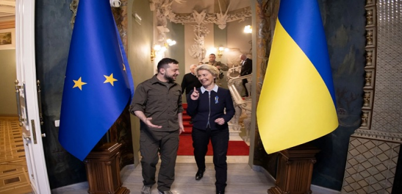 في رابع زيارة لها إلى كييف منذ بدء الأزمة الروسية… فون دير لاين تؤكد دعم الاتحاد الأوروبي لأوكرانيا