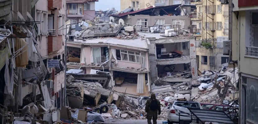 حصيلة ضحايا زلزال تركيا وسوريا تتخطى الـ 42 ألف قتيل
