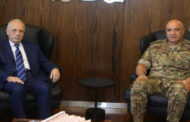 وزير الدفاع اللبناني يبحث مع قائد الجيش الوضع الأمني العام في البلاد