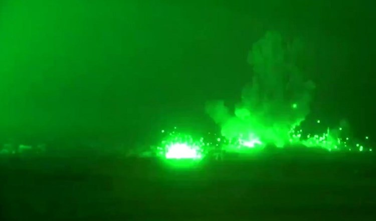 لأول مرة.. قوات روسية وسورية تجري مناورات ليلية في محافظة حماة