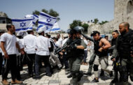 مُستوطنون يقتحمون الأقصى .. والاحتلال الإسرائيلي يعتقل قياديًا بحركة فتح من “رام الله”