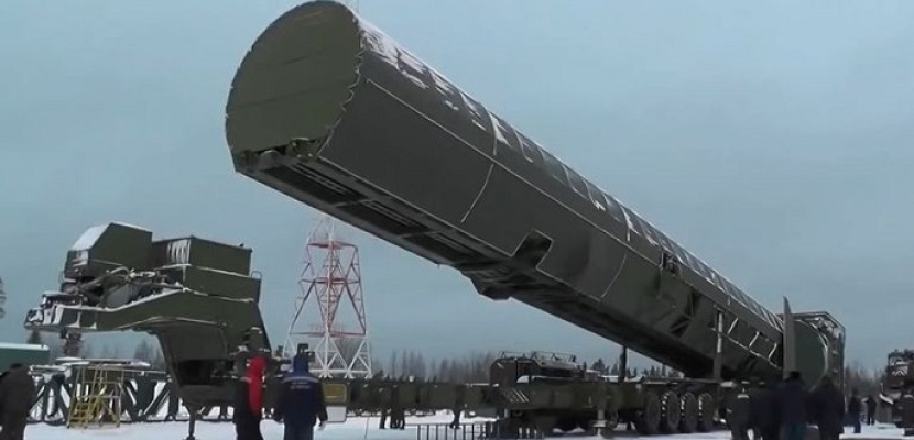 روسيا تضع صواريخ “سارمات” بحالة التأهب.. وأوكرانيا تستعد لاستلام أول دفعة من “أبرامز”