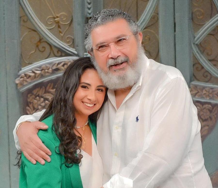 ماجد الكدواني وسط أجواء مؤثرة مع ابنته ساندرا بأغنية “بنت أبوها”
