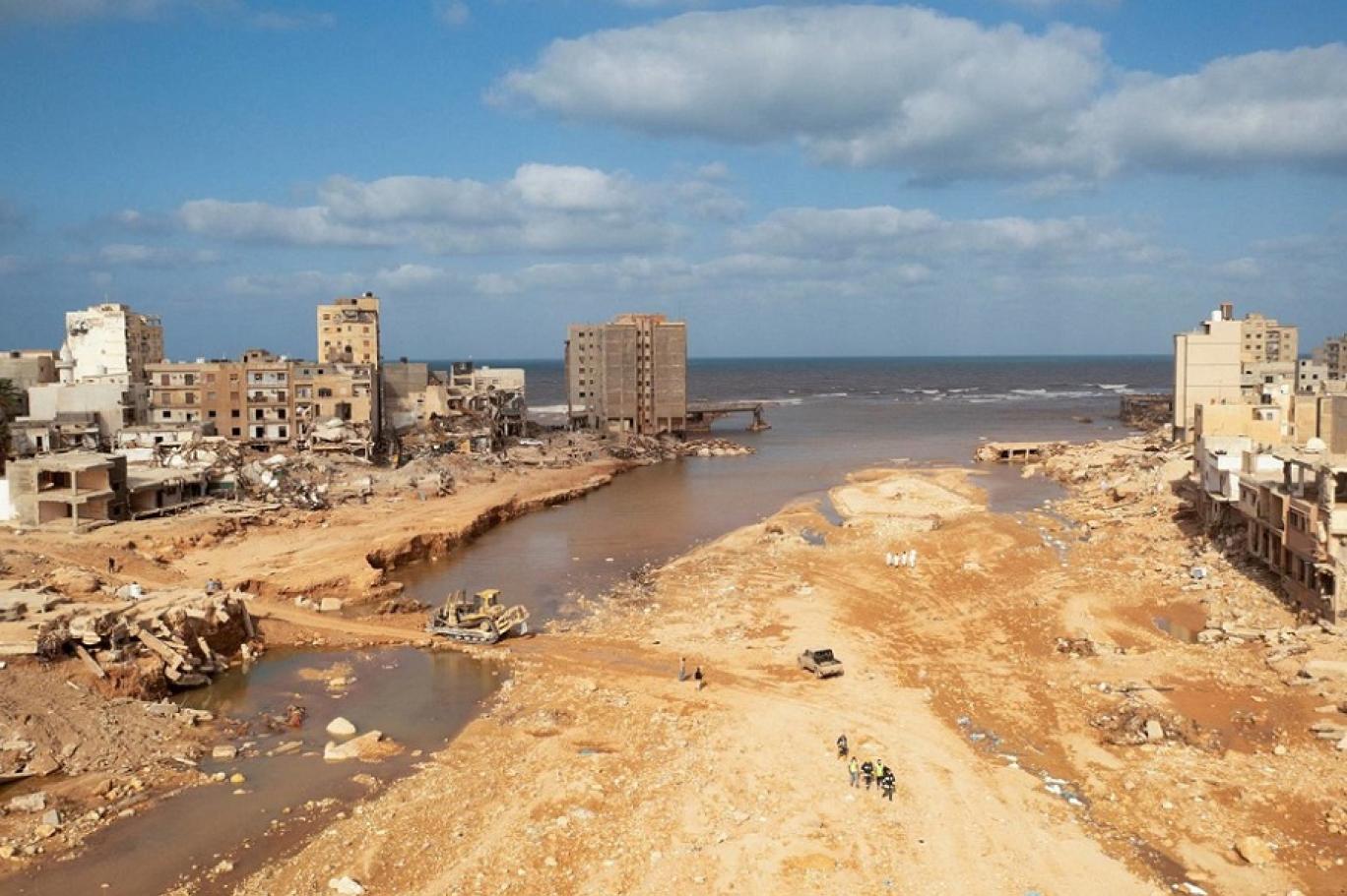أمطار غزيرة وسيول تغمر المنازل في مدينة أوباري الليبية