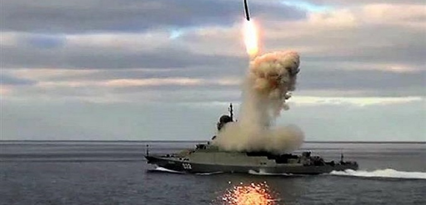 أوكرانيا: روسيا تحتفظ بحاملة صواريخ في مهمة قتالية بالبحر الأسود