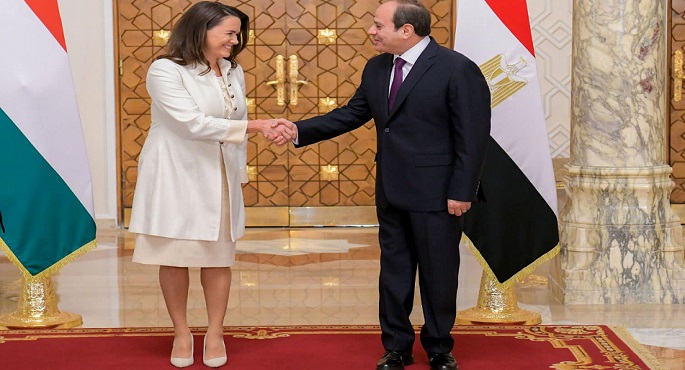 الرئيس السيسي يشيد بعلاقات التعاون الاستراتيجية بين مصر والمجر في المجالات كافة