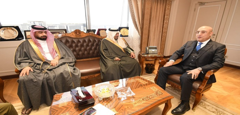 وزير الإسكان يلتقي الأمير خالد بن سعود بن تركى آل سعود لعرض الفرص الاستثمارية المتاحة