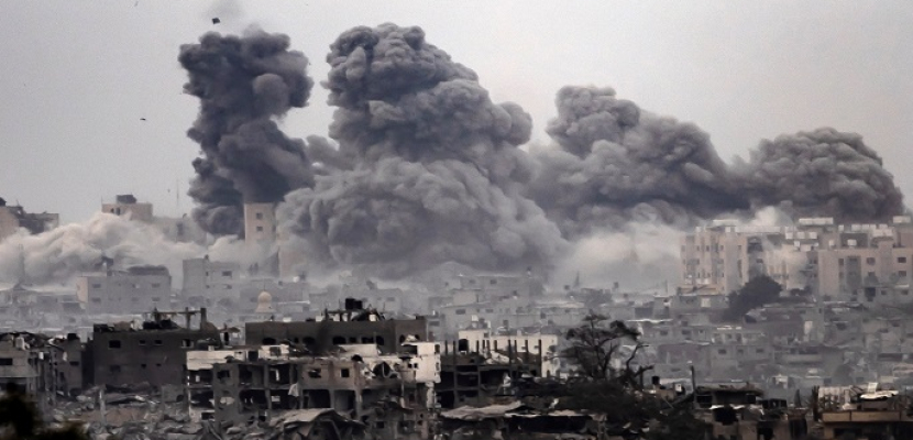 في اليوم الـ 115 للعدوان على غزة .. عشرات الشهداء والجرحى بقصف واقتحام إسرائيلي لمنازل ومدارس في قطاع غزة