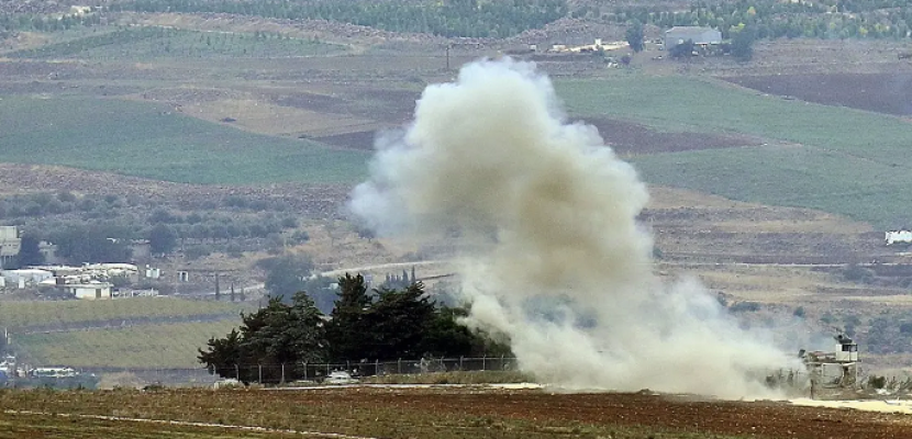 حزب الله يستهدف شمال إسرائيل بعشرات الصواريخ ويصيب أحد المباني