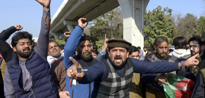 الآلاف يغلقون الطرق السريعة في جنوب غرب باكستان احتجاجا على نتائج الانتخابات