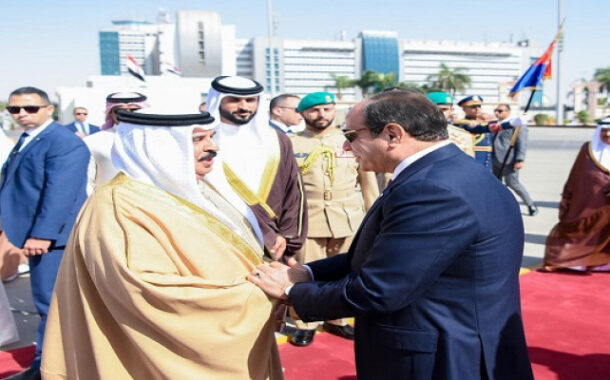 الرئيس السيسي يودع ملك البحرين بمطار القاهرة في ختام زيارته لمصر