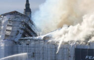 انهيار برج مبنى البورصة التاريخي في كوبنهاجن بسبب حريق