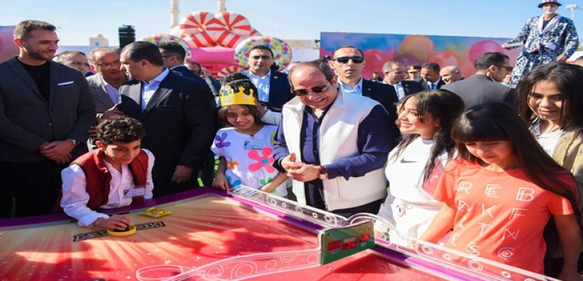 الرئيس السيسي يشارك أسر وأبناء الشهداء احتفالية عيد الفطر المبارك