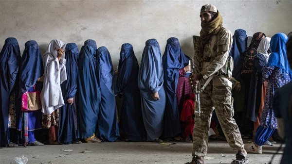طالبان تجلد 63 شخصاً علناً بينهم نساء