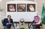 وزير الخارجية يبحث مع نظيره السعودي تعزيز العلاقات بين البلدين وجهود وقف إطلاق النار في غزة