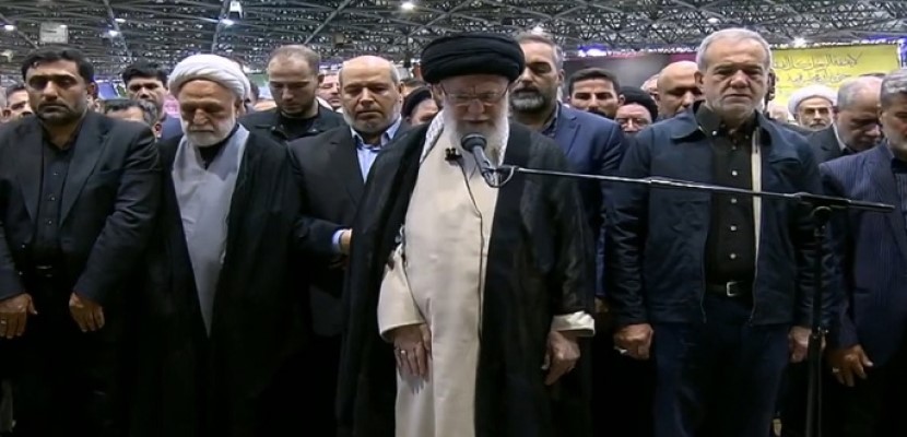 الإيرانيون يشيعون جنازة إسماعيل هنية.. وخامنئي يؤم الصلاة
