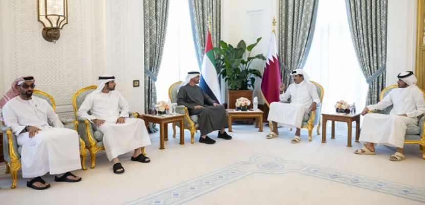 محمد بن زايد يؤكد دعم الإمارات لإجراءات قطر ردًا على الاعتداءات الإسرائيلية