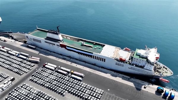 بدعم من وكالة الإمارات.. تحميل المساعدات على «سفينة الإمارات الإنسانية» لإغاثة غزة