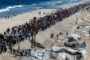 آلاف النازحين الفلسطينيين يعودون لمنازلهم المدمرة فى غزة مع بدء وقف إطلاق النار