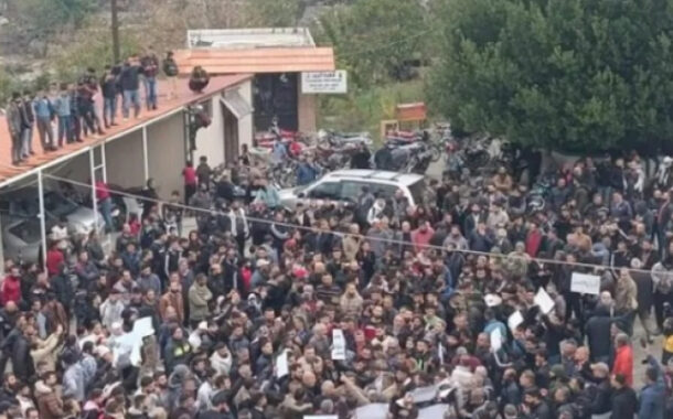 وسط انتشار أمنى .. احتجاجات فى حمص والساحل السورى تطالب باللامركزية