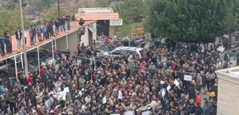 وسط انتشار أمنى .. احتجاجات فى حمص والساحل السورى تطالب باللامركزية