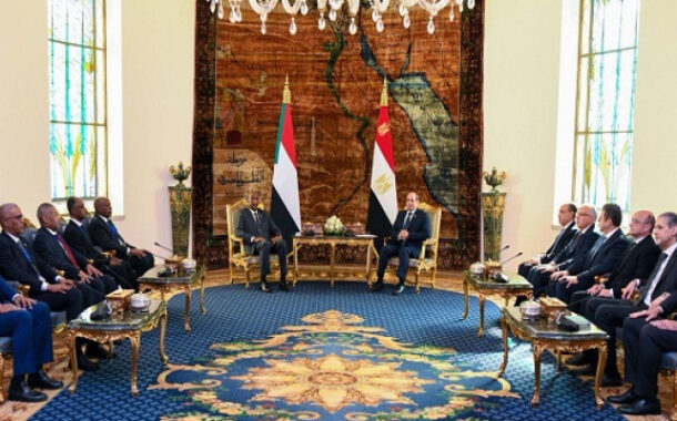 خلال لقائه البرهان.. الرئيس السيسى يؤكد دعم مصر الكامل للشعب السودانى فى مساعيه لتجاوز المرحلة الدقيقة الراهنة