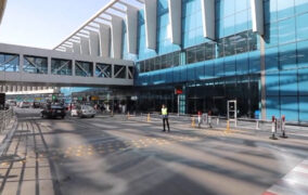 وزير الطيران المدنى يوجه برفع درجة الاستعداد القصوى بمطار القاهرة الدولى وجميع المطارات