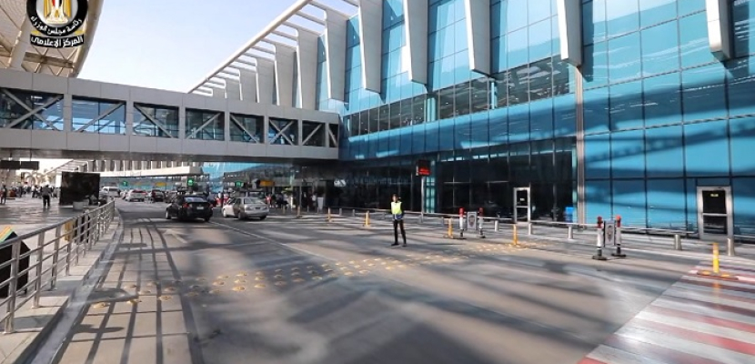 وزير الطيران المدنى يوجه برفع درجة الاستعداد القصوى بمطار القاهرة الدولى وجميع المطارات