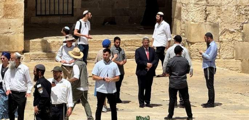 بن غفير يقتحم محيط المسجد الأقصى فى الجمعة الأولى من رمضان