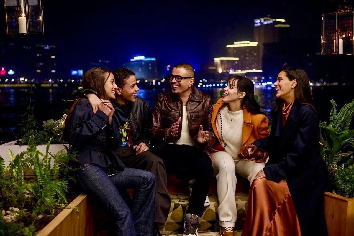 عمرو دياب يفاجئ جمهوره بتجمّع عائلته للمرة الأولى في رمضان