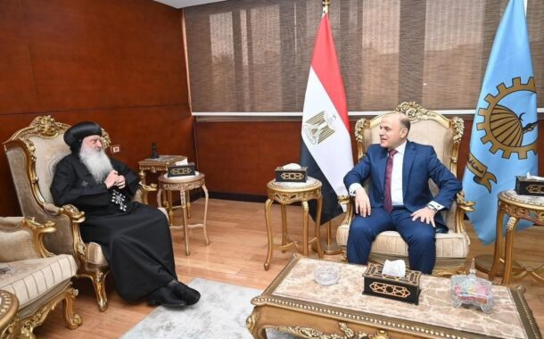 الأنبا بولا يهنئ محافظ الغربية
