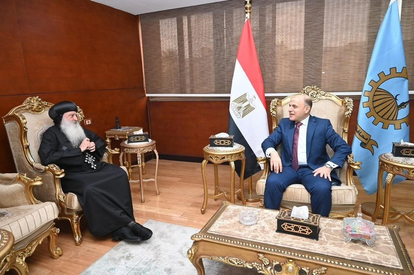 الأنبا بولا يهنئ محافظ الغربية