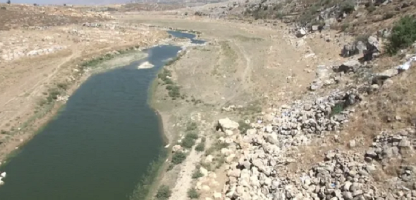 الجيش الإسرائيلى يقصف جسرا فوق  نهر الليطانى فى لبنان