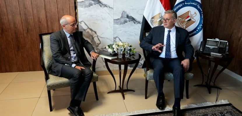 وزير البترول يبحث مع توتال إنرجيز عودتها للتوسع فى استكشاف الغاز بمصر
