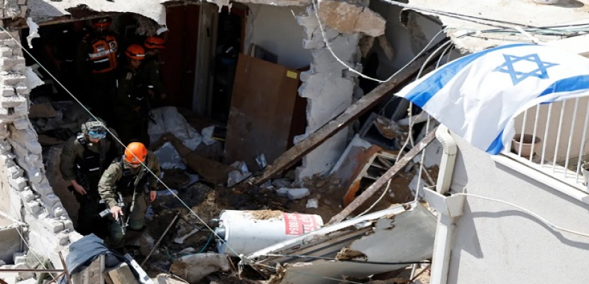 موجة جديدة من الصواريخ على إسرائيل من إيران و اليمن .. وإصابة 25 شخصًا جراء سقوط شظايا فى تل أبيب