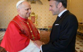 الرئيس الفرنسى يلتقى بابا الفاتيكان وأزمة الشرق الأوسط تتصدر المناقشات