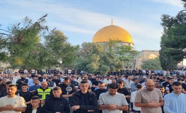 140 ألف مصلٍ يؤدون صلاة عيد الأضحى بالمسجد الأقصى