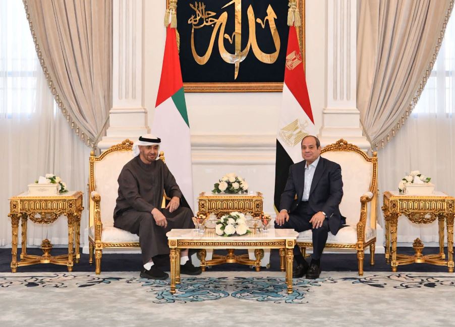 الرئيس السيسى يستقبل رئيس الإمارات بمطار العلمين