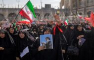 الإيرانيون يتوافدون على طهران لحضور مراسم جنازة خامنئي