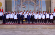 الرئيس السيسى يمنح المنتخب الوطنى كأس الفخر والاعتزاز وأوسمة تكريمية
