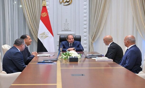 الرئيس السيسى يتابع الاستعدادات الجارية لبدء العام الدراسي الجديد في المدارس والمعاهد والجامعات المصرية