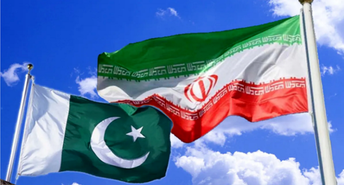 رئيس الأركان ووزير الداخلية الباكستانيان يجتمعان بوزير الداخلية الإيراني في طهران