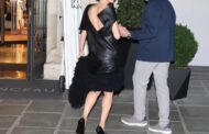 بعد معركة مع المرض..سيلين ديون ترقص مع معجبيها بفستان أنيق في الشوارع