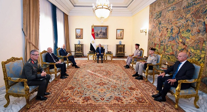 خلال استقباله وزير الدفاع اليونانى .. الرئيس السيسى يؤكد أهمية التعاون الثلاثى بين مصر واليونان وقبرص لمواجهة التحديات المشتركة