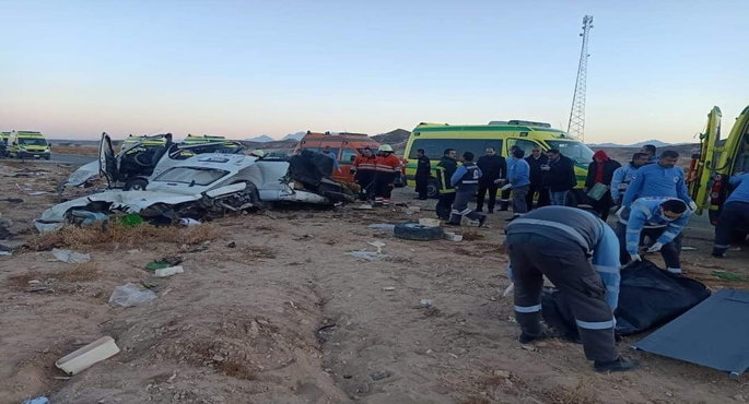 انقلاب اتوبيس على طريق دهب نوبيع بمصر