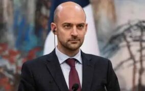 وزير الخارجية: فرنسا تعتزم حظر منتجات المستوطنات الإسرائيلية في الضفة الغربية