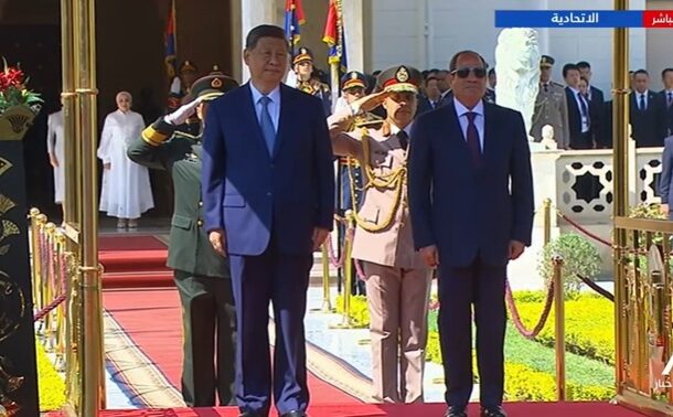 الرئيس السيسي والسيدة قرينته يستقبلان الرئيس الصيني وقرينته في قصر الاتحادية